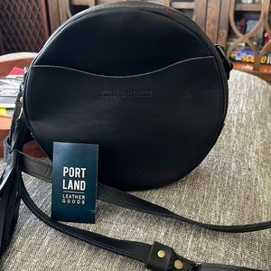 Portland Leather Circle Crossbody Bag! GUC! Black.